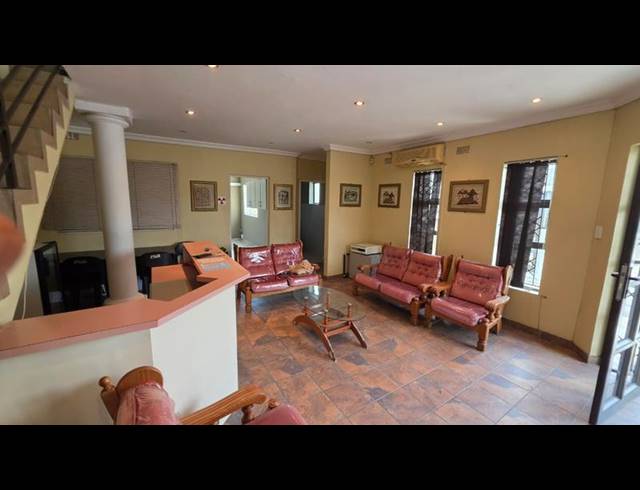 OFFICE PROPERTY TO RENT IN CROSSMOOR